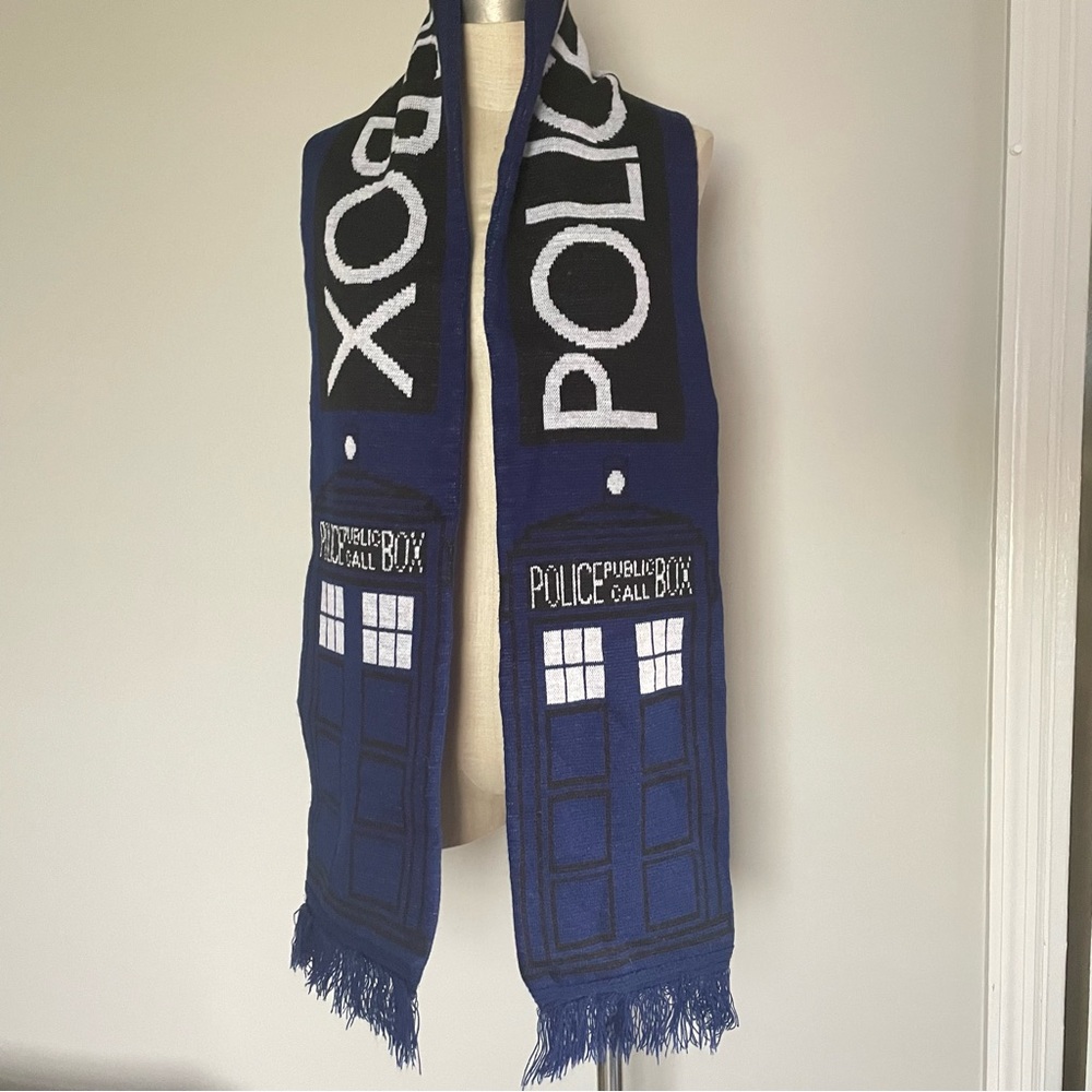 Dr. Who police box blue winter acarf